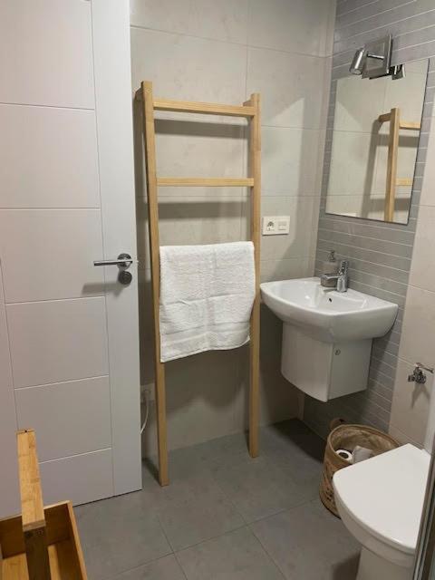 Apartamento A Un Paso De La Playa En Ares Con Piscina Y Parking Ngoại thất bức ảnh